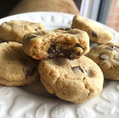 Chewy Keto Chocolate Chip Cookies