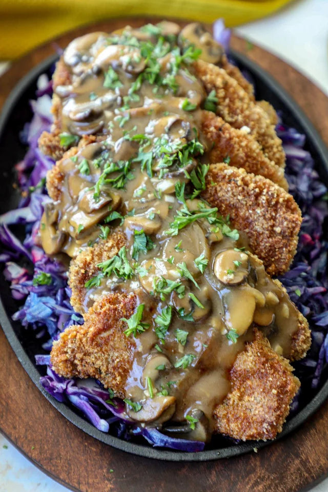 Crispy Pork Rind Jägerschnitzel